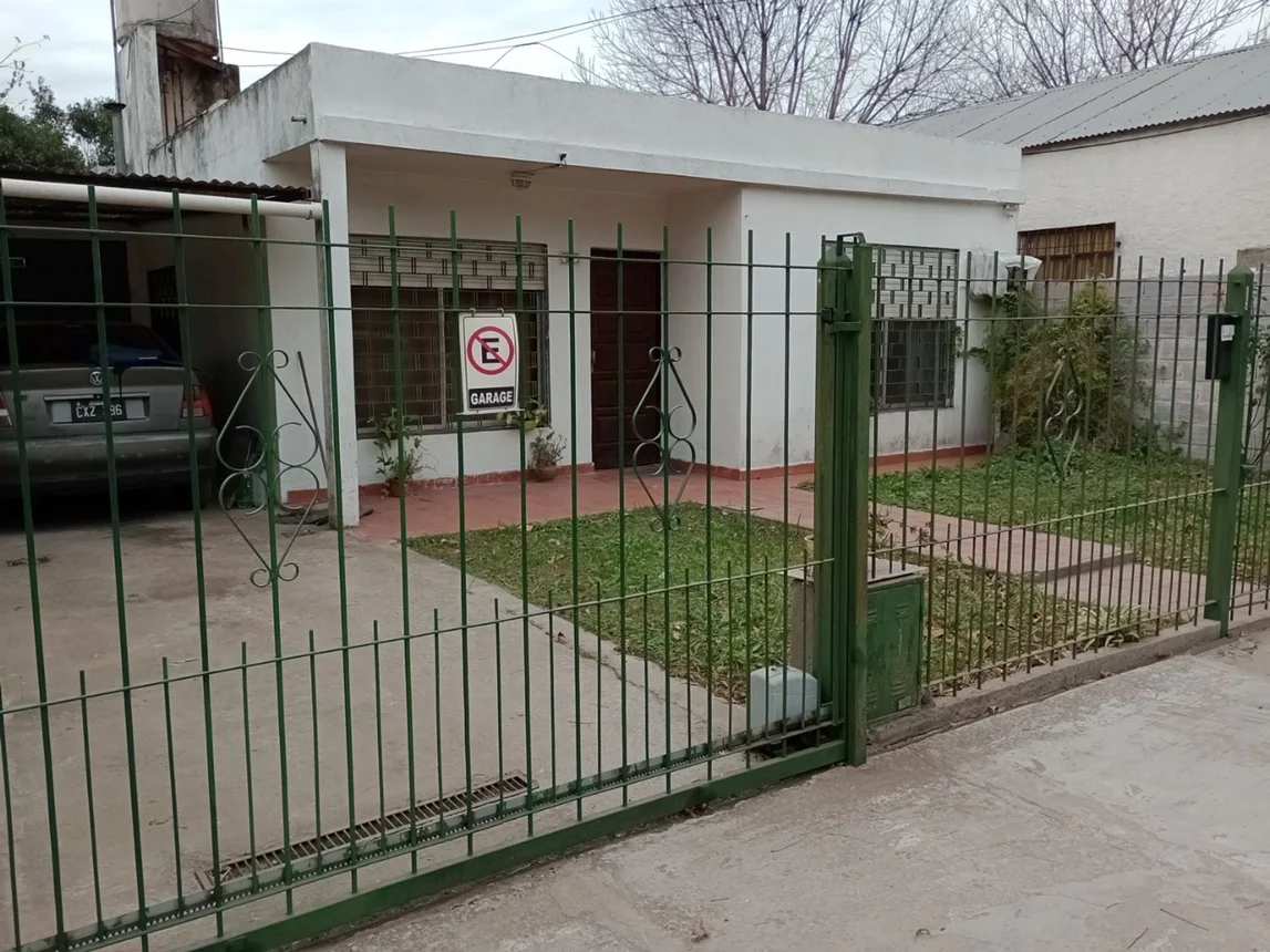 Casa de 3 ambientes en venta en Garín, Cayetano Bourdet 1200