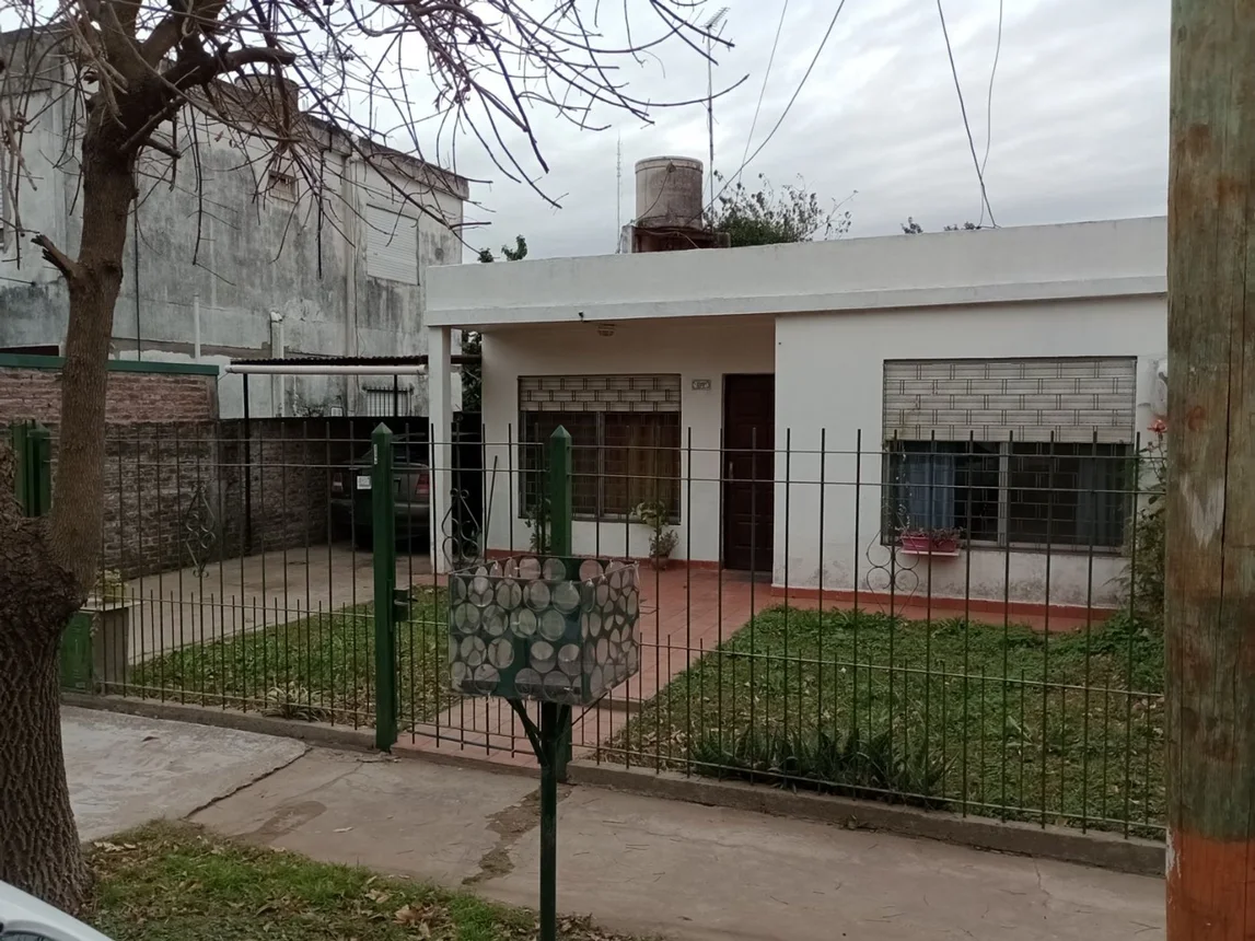 Casa de 3 ambientes en venta en Garín, Cayetano Bourdet 1200, foto 2