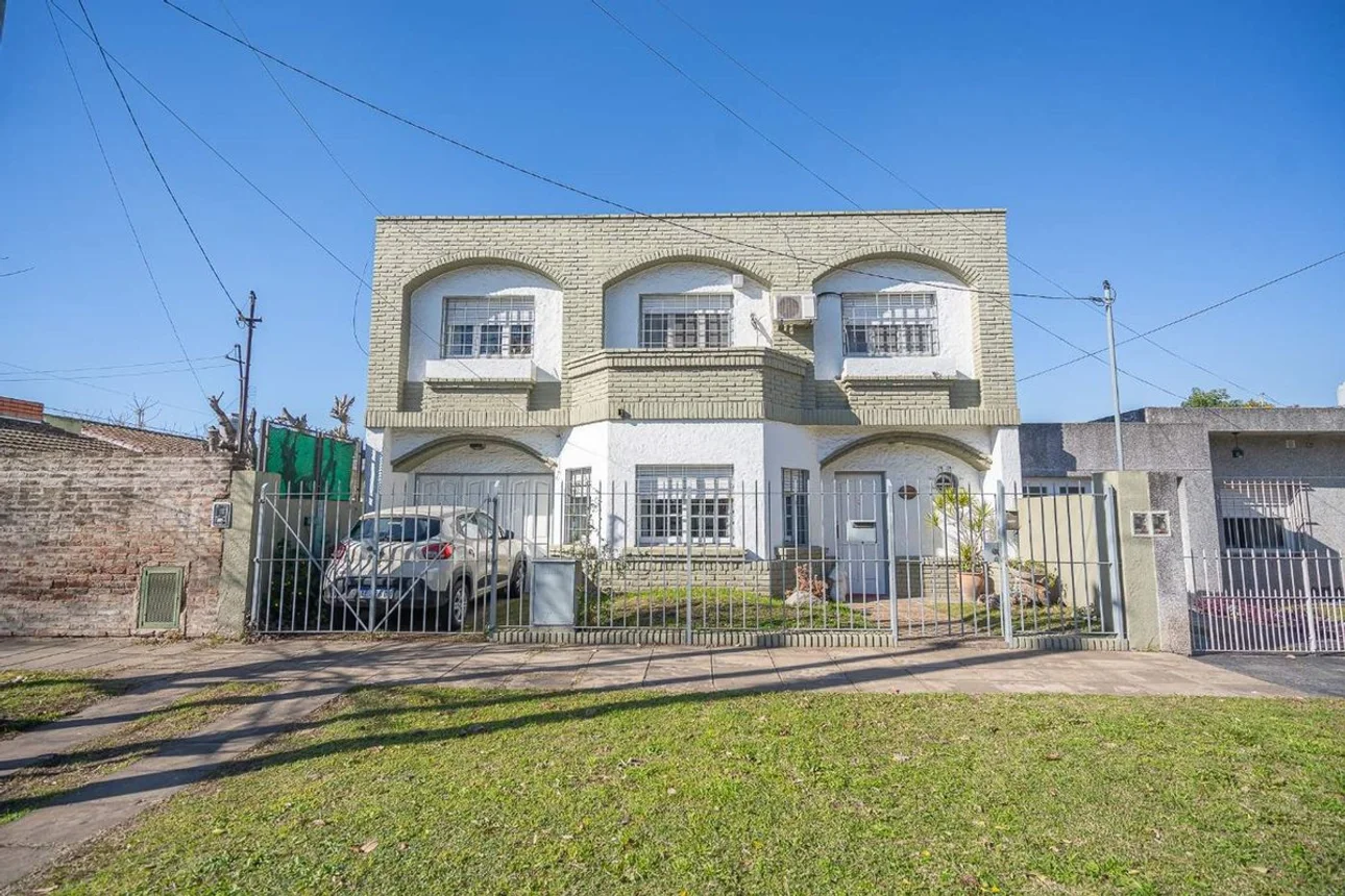 Venta casa 4 amb, hurlingham. c/piscina, cochera, foto 2