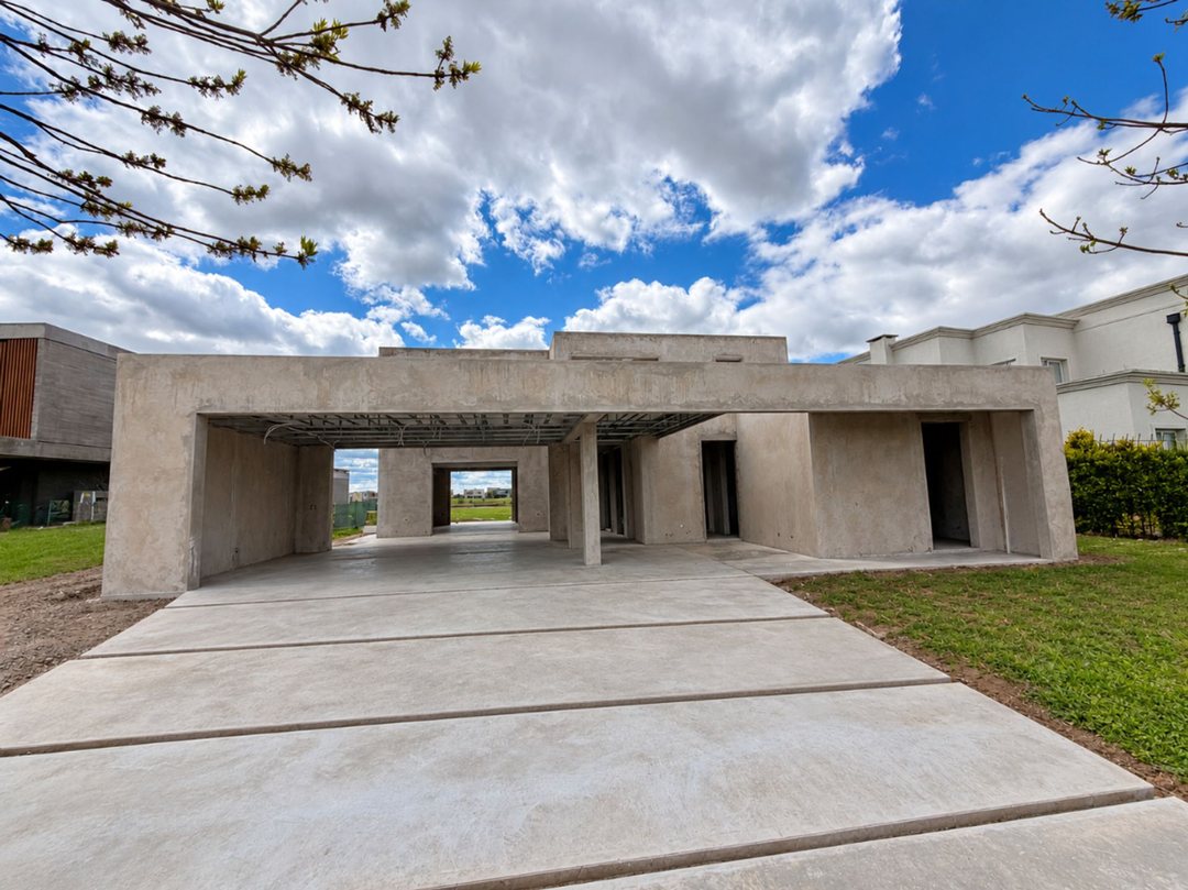 Moderna casa en  El Cantón Golf entrega 11/2026