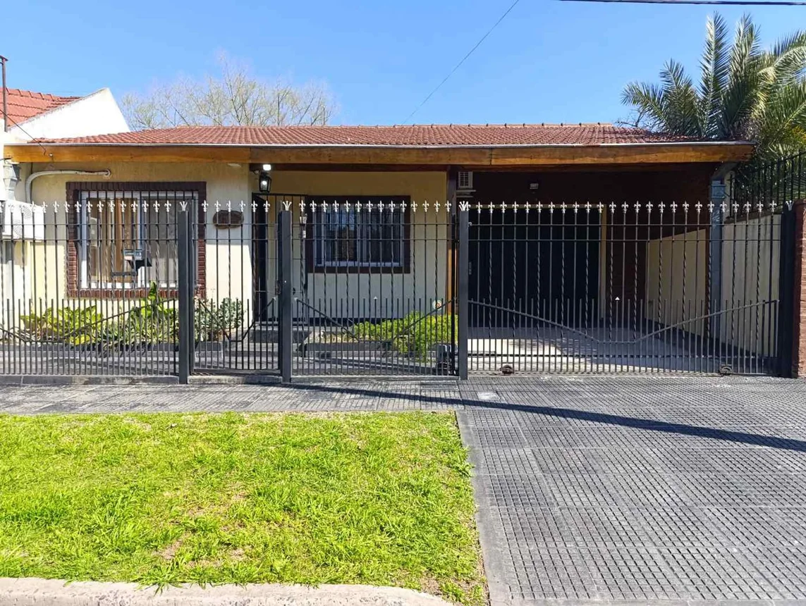 Venta casa 5 amb. parque y cocheras.castelar norte, foto 2