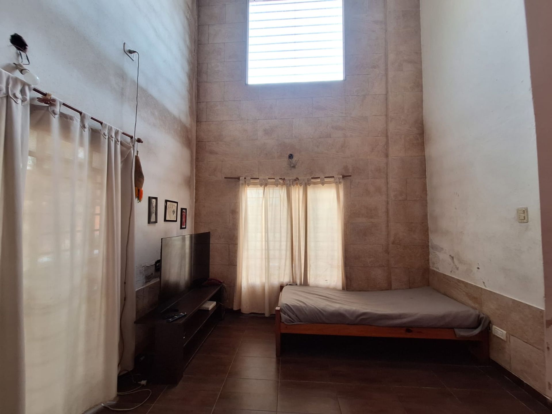 Foto 5 — CASA 5 AMBIENTES EN VENTA EN MONTEGRANDE, PILETA