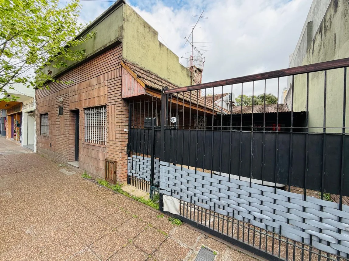 Casa en venta en Temperley, Garibaldi 1200