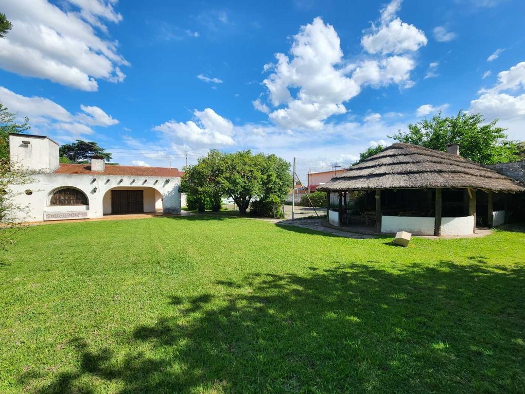 VENTA CASA QUINTA A REFACCIONAR ADOLFO SOURDEAUX