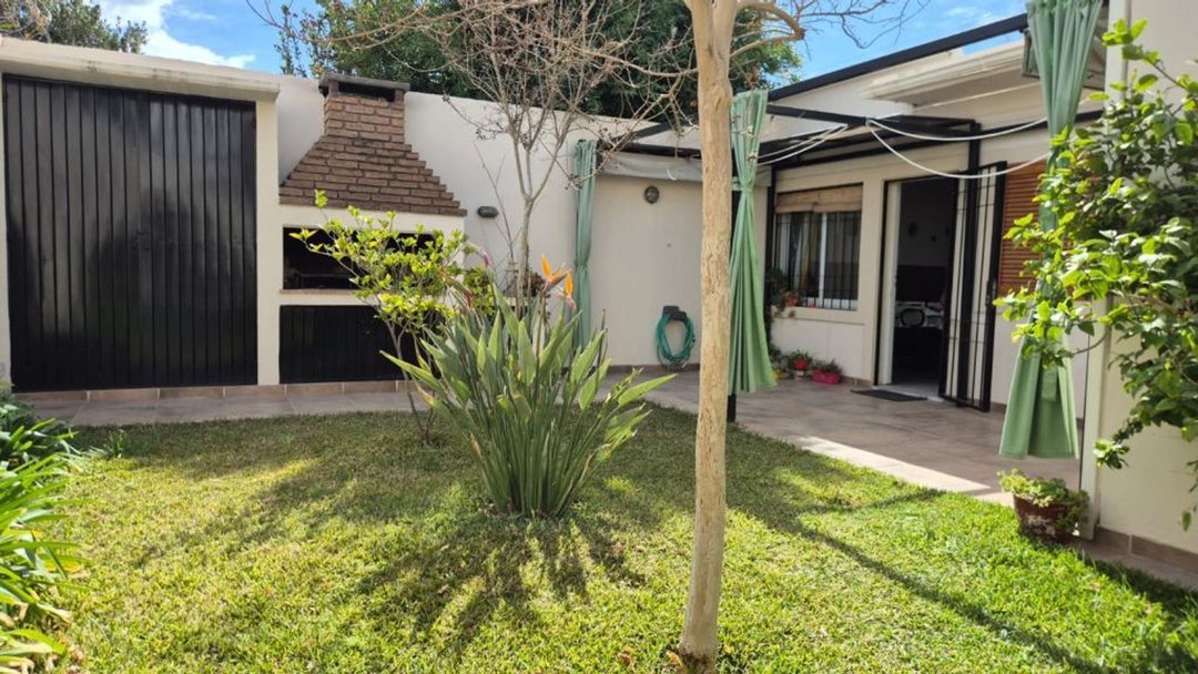 VENTA-CASA RECICLADA-SEXTA SECCIÓN-MENDOZA