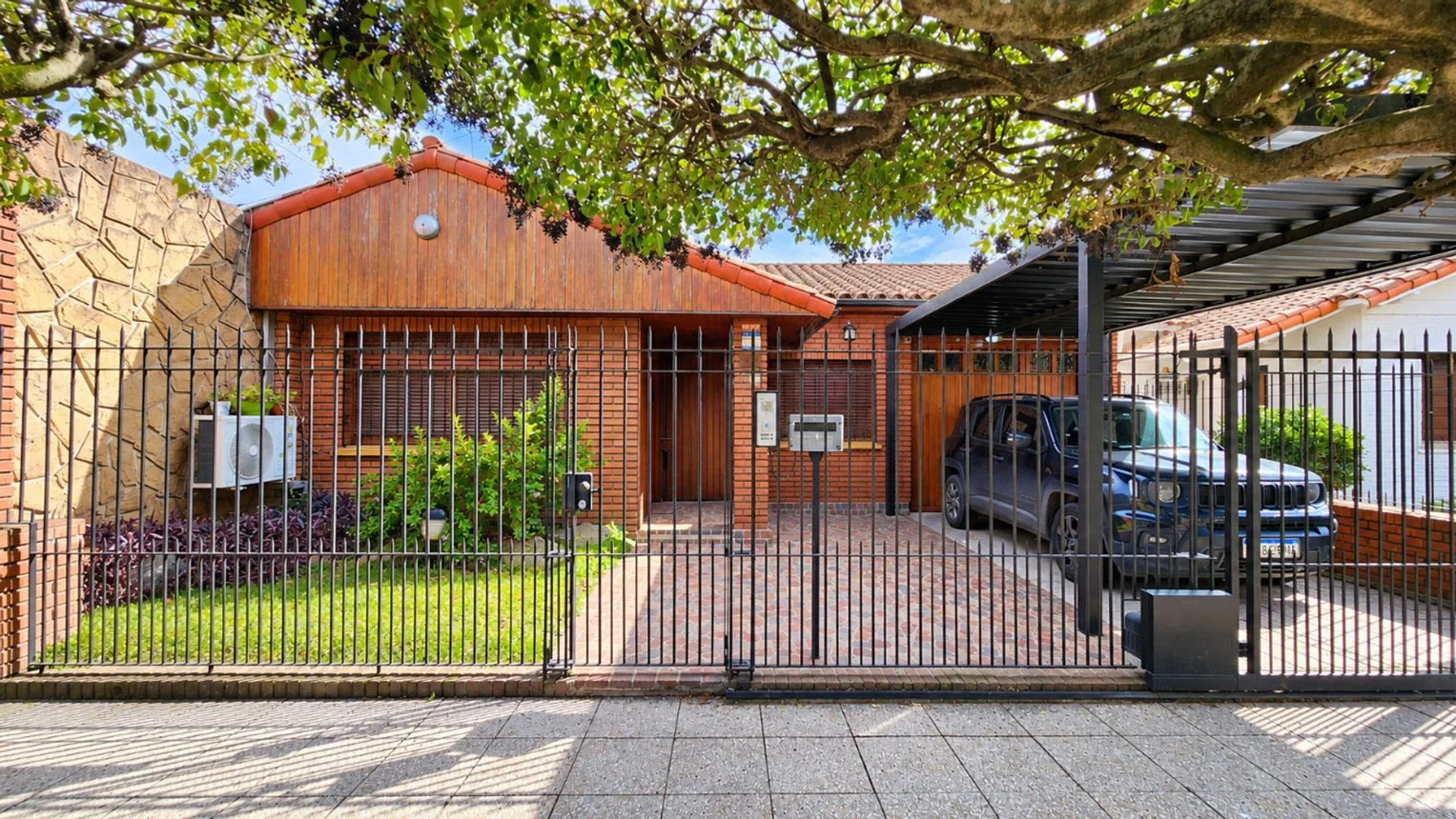 Casa de 3 ambientes en venta en Quilmes, Comandante Carbonari 1400