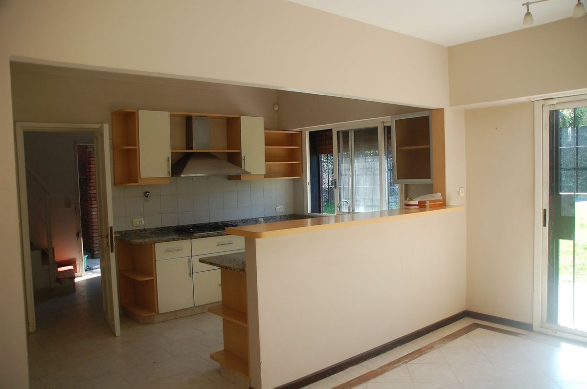 Foto 11 — VENTA CASA ACASSUSO 7 AMBIENTES JARDIN PILETA