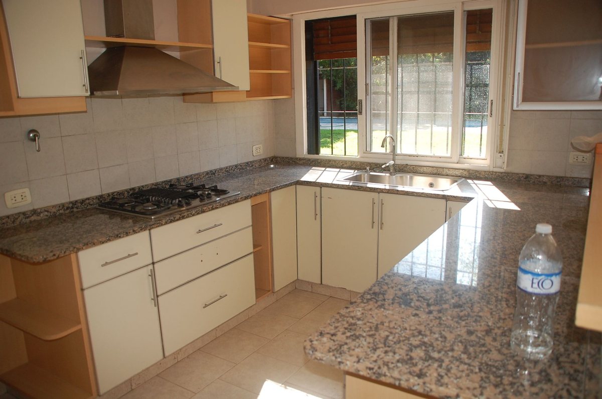 Foto 12 — VENTA CASA ACASSUSO 7 AMBIENTES JARDIN PILETA