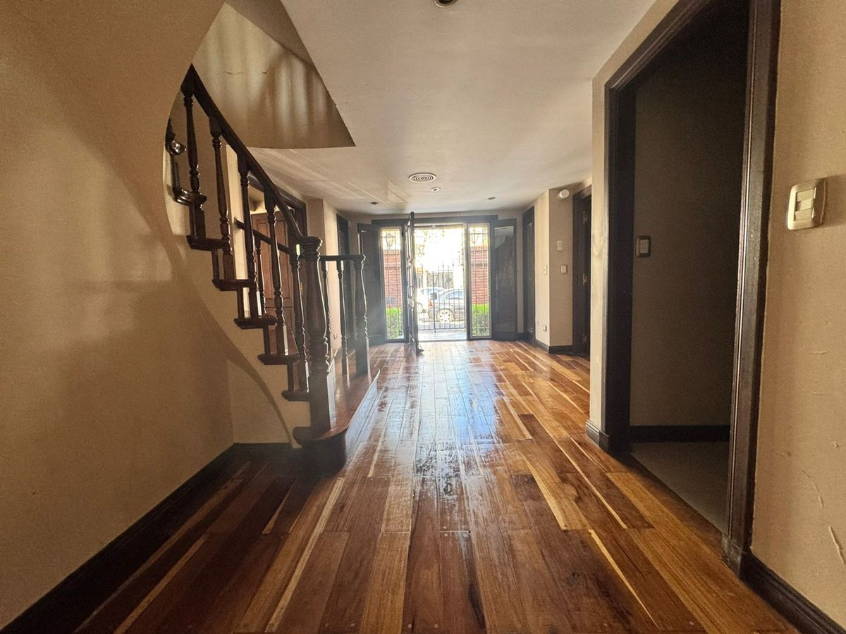 Foto 5 — VENTA CASA ACASSUSO 7 AMBIENTES JARDIN PILETA
