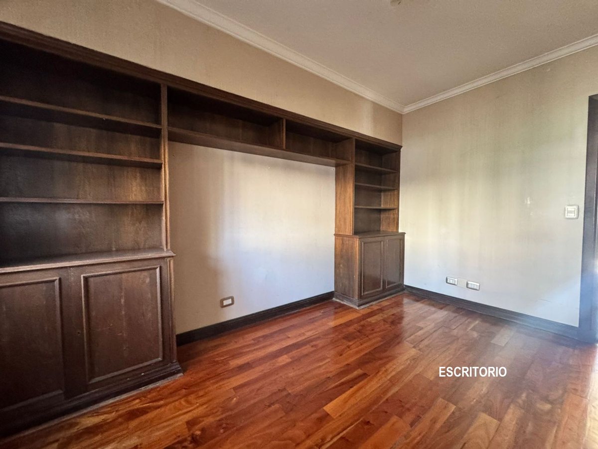 Foto 6 — VENTA CASA ACASSUSO 7 AMBIENTES JARDIN PILETA