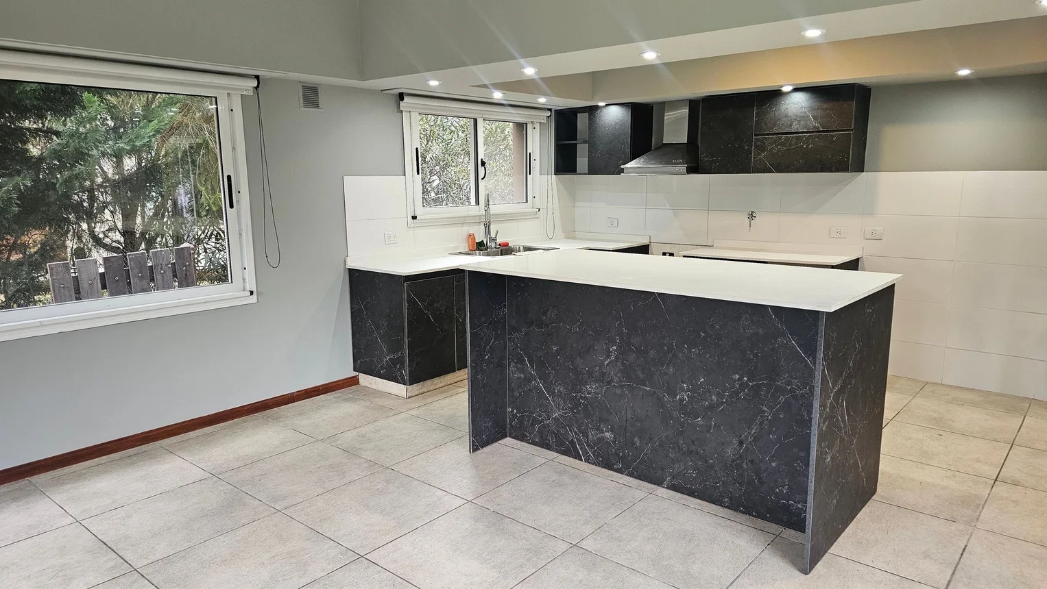 Casa de 5 ambientes en venta en Tristán Suárez, Blas Parera 1900, foto 3