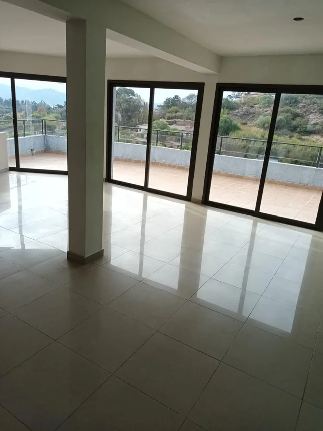 Tríplex de 9 ambientes en venta en Villa Carlos Paz, Cervantes 200, foto 2