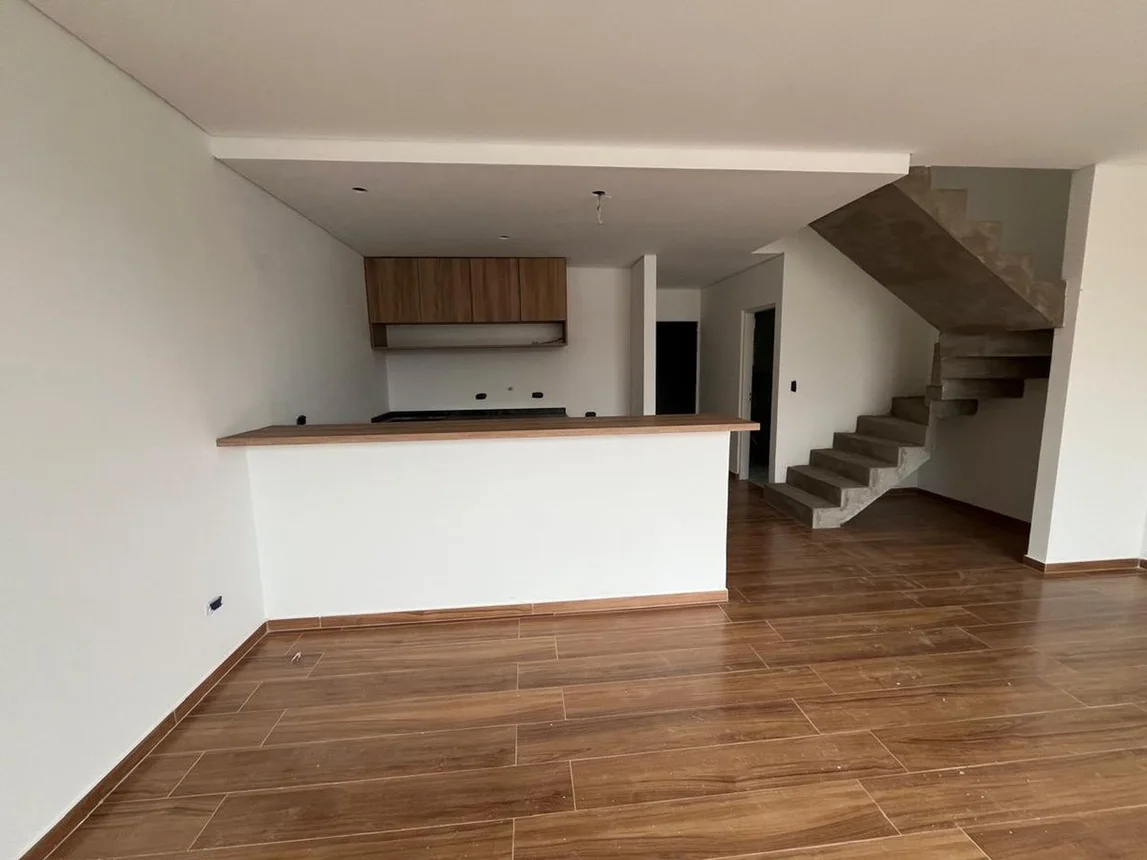 Casa dúplex en venta en Pilar, foto 2