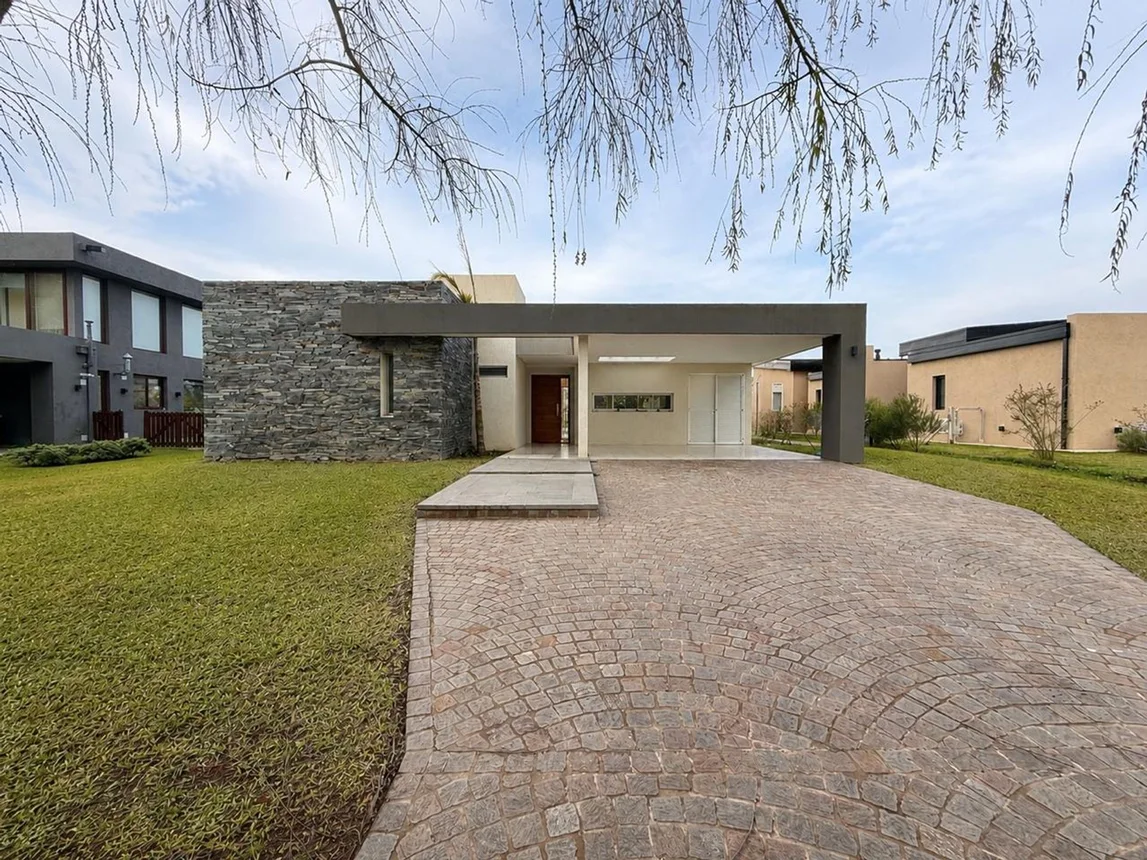 Casa 4 amb c/piscina y fondo al lago miralagos, foto 1
