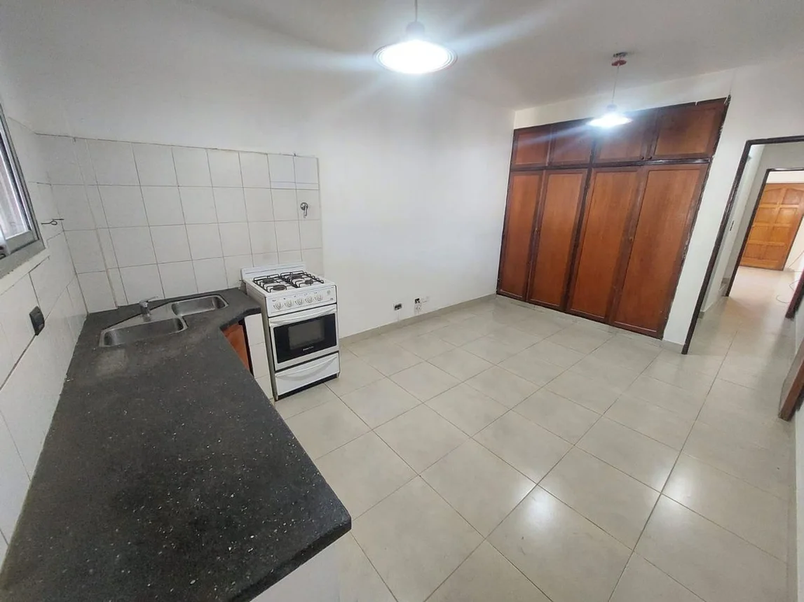 Casa tríplex de 6 ambientes en alquiler en Neuquén, Miguel A. Camino 1100