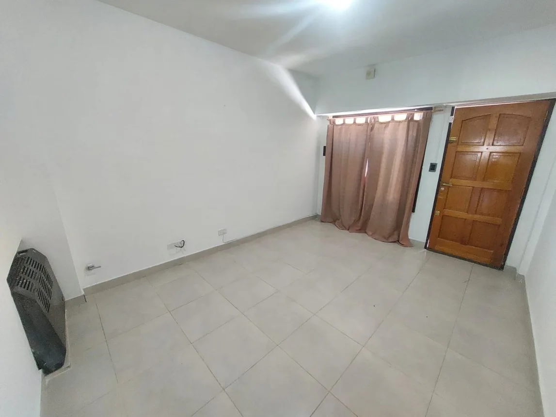 Casa tríplex de 6 ambientes en alquiler en Neuquén, Miguel A. Camino 1100, foto 5