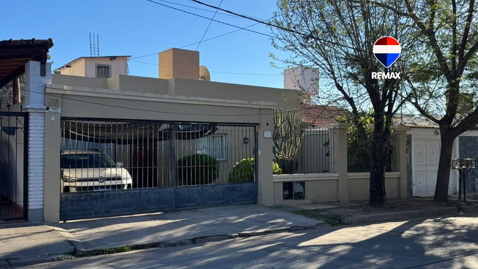 CASA CON PILETA 2 DORM VENTA ZONA CATOLICA - foto 1