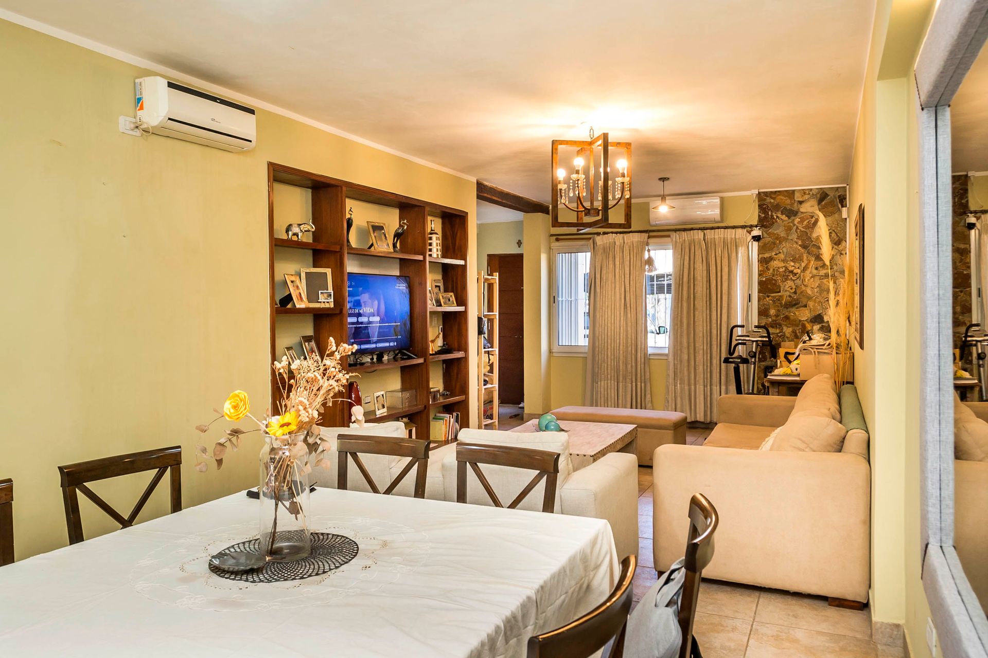 CASA CON PILETA 3 DORM VENTA ZONA CATOLICA - foto 4
