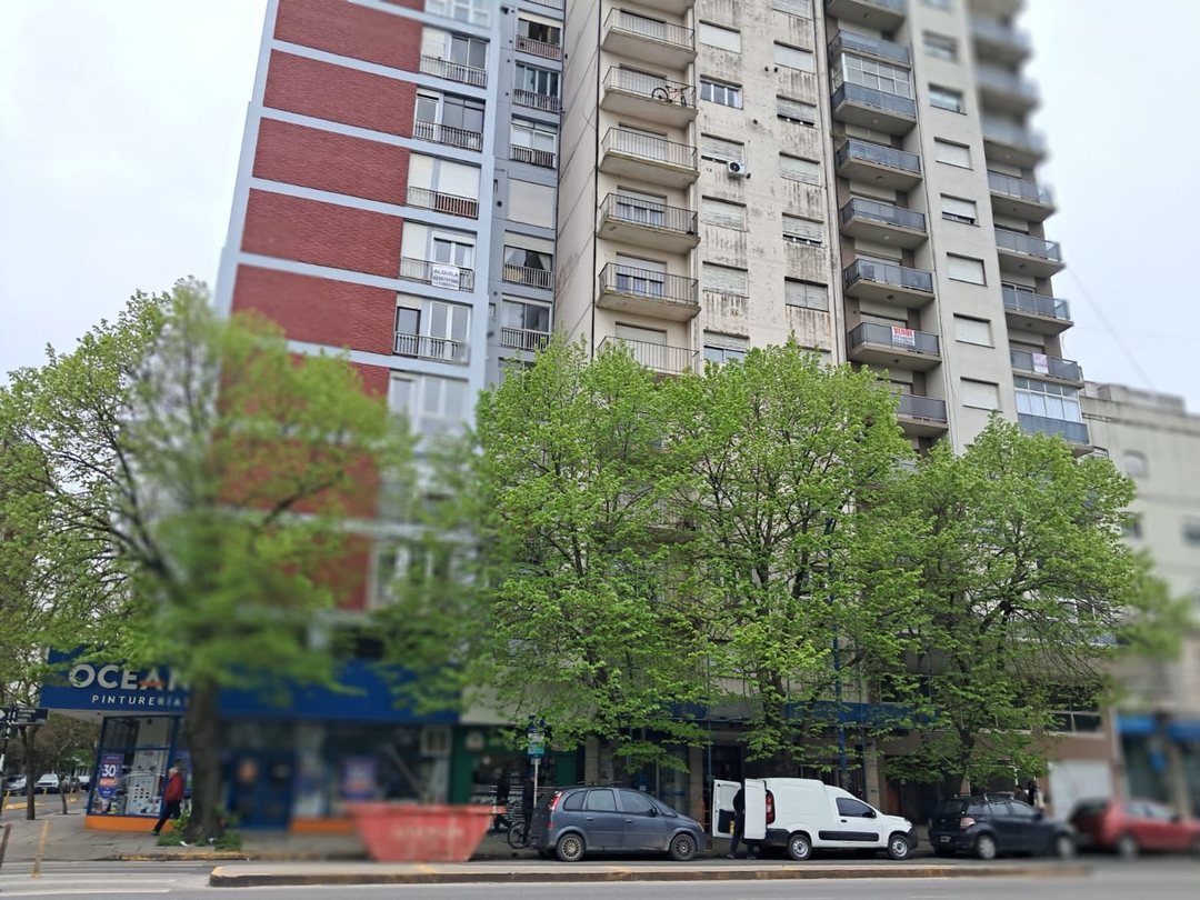 Venta Monoambiente frente Plaza Mitre muy luminoso