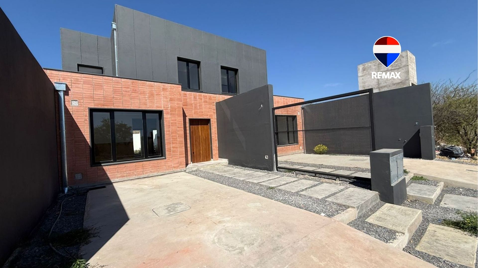 CASA DUPLEX A ESTRENAR EN VENTA VIA AURELIA 2 DORM - foto 1