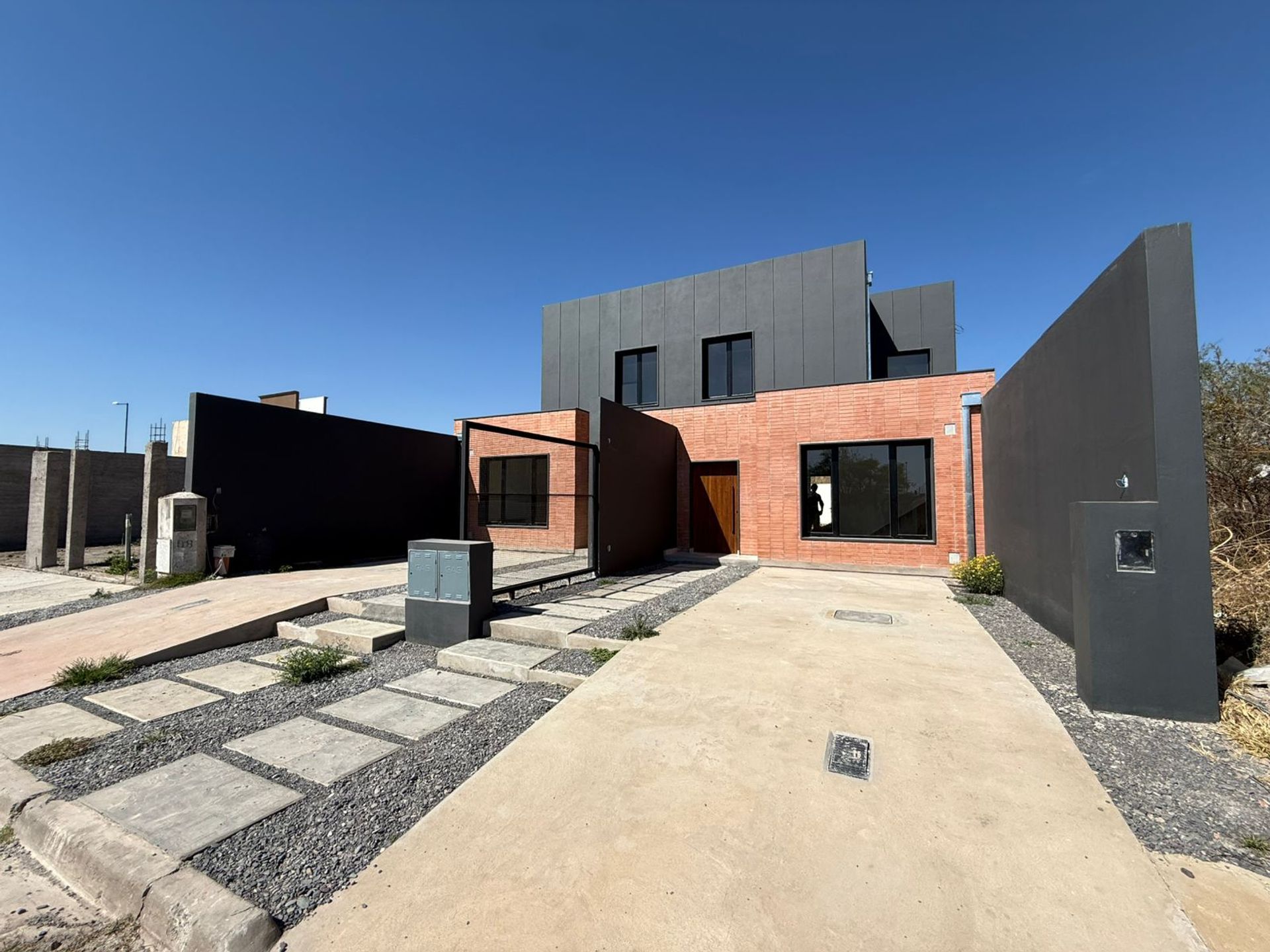 CASA DUPLEX A ESTRENAR EN VENTA VIA AURELIA 2 DORM - foto 14
