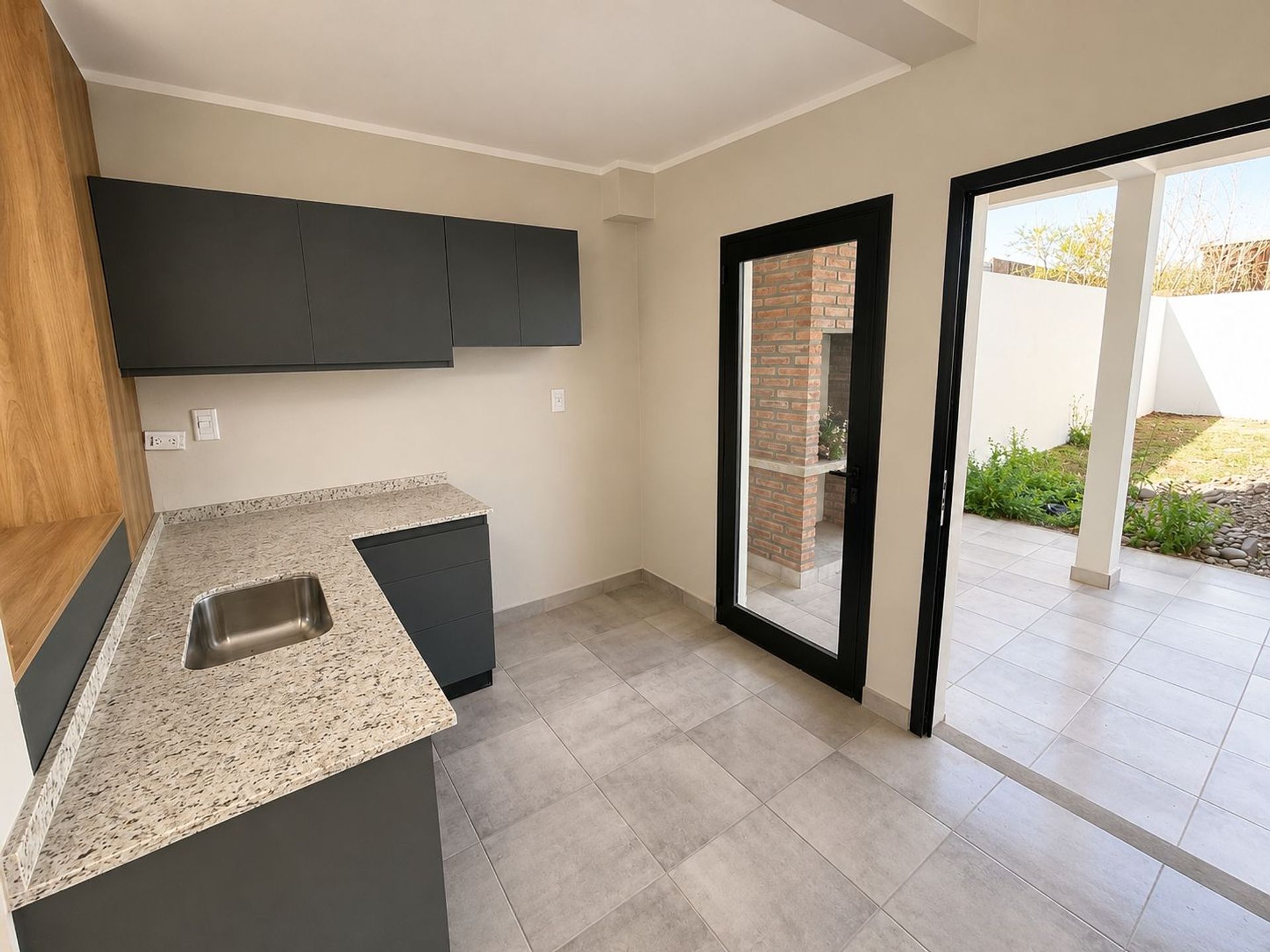 CASA DUPLEX A ESTRENAR EN VENTA VIA AURELIA 2 DORM - foto 5