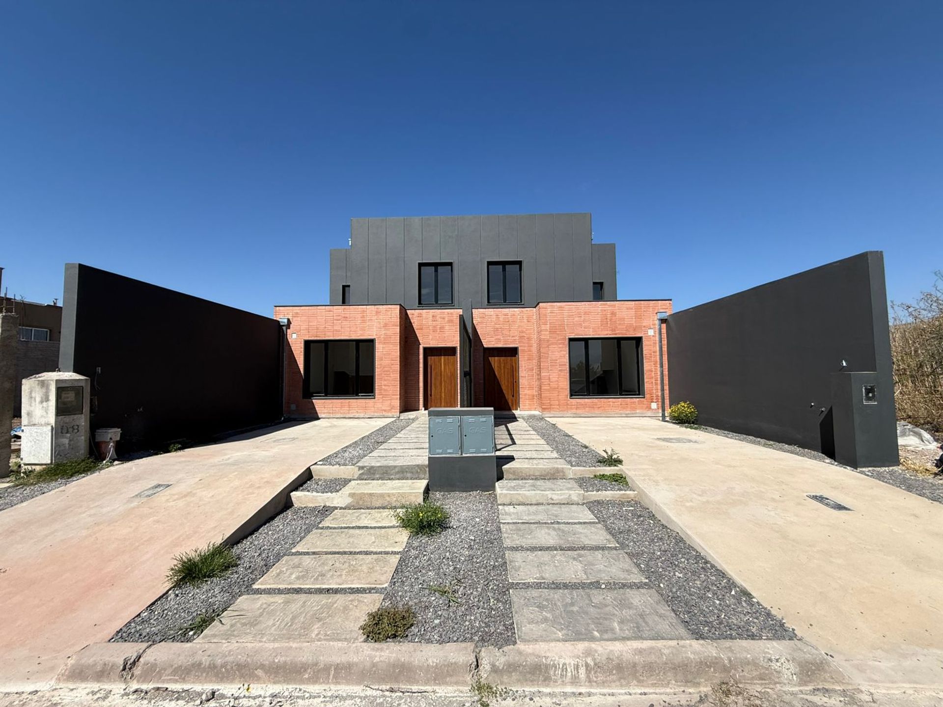 CASA DUPLEX A ESTRENAR EN VENTA VIA AURELIA 2 DORM - foto 15