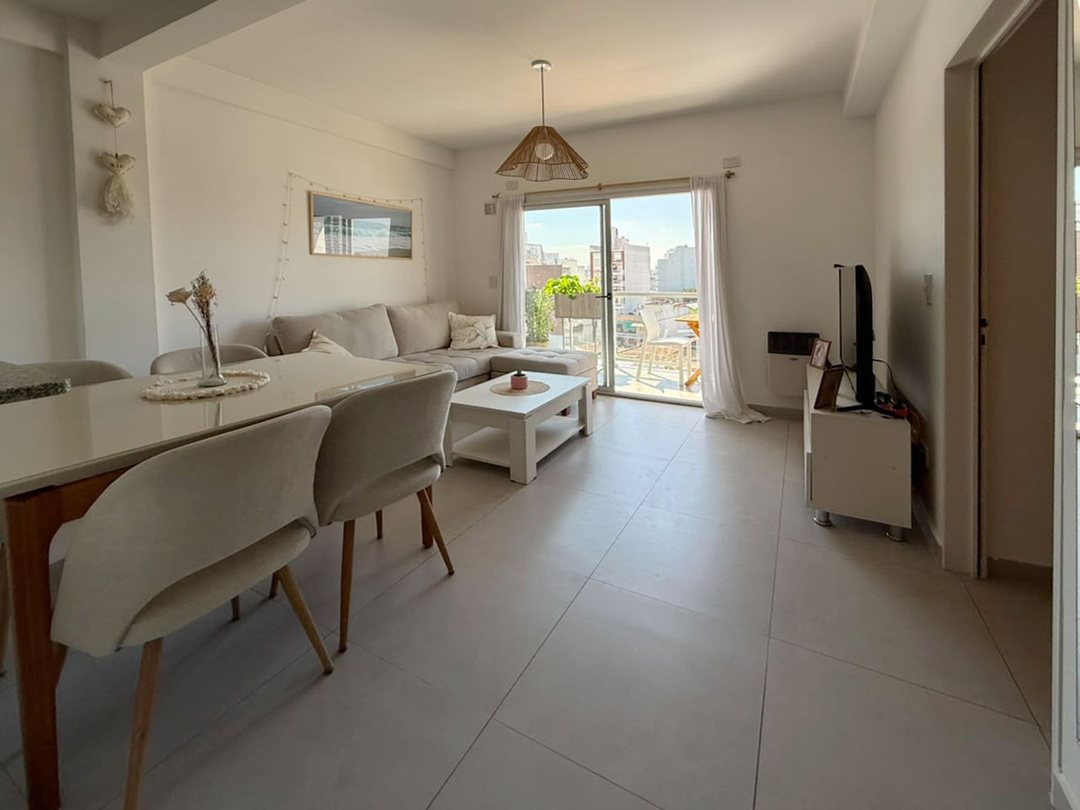 Venta departamento 2 ambientes Monte Castro SUM