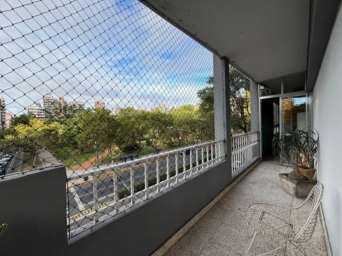 Departamento de 6 ambientes en venta en Rosario, Avenida Pellegrini 700