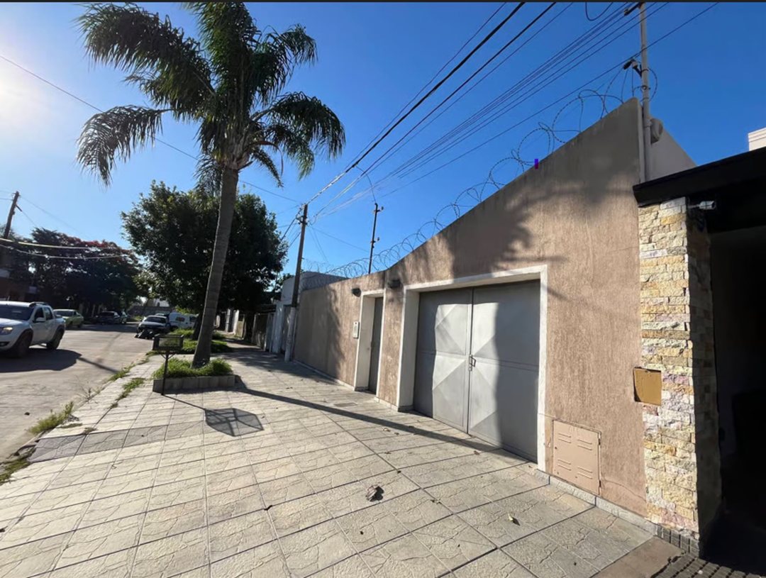 IMPECABLE CASA EN VENTA EN BARRIO MAYORAZ!!