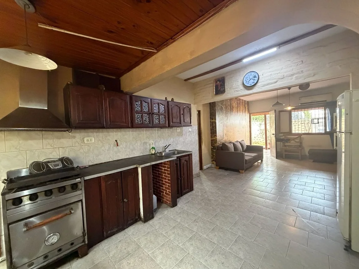 Casa de 3 ambientes en venta en Temperley, Humberto Primero 100
