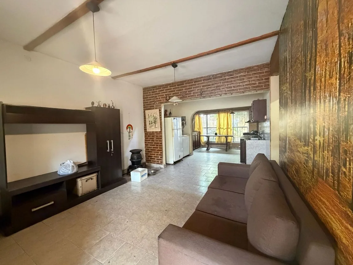 Casa de 3 ambientes en venta en Temperley, Humberto Primero 100, foto 2