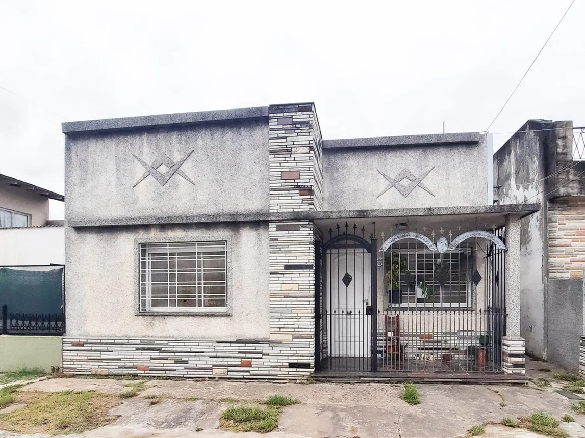 PH de 3 ambientes en venta en Bernal Este, Carabelas 700