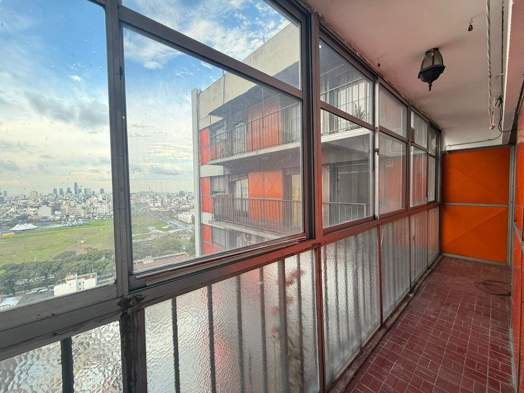ALQUILER 3 AMB P. PATRICIOS PISO ALTO CON BALCON.