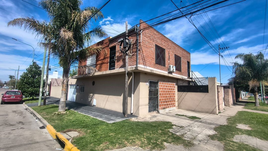 CASA VENTA LUJAN MAS LOCAL