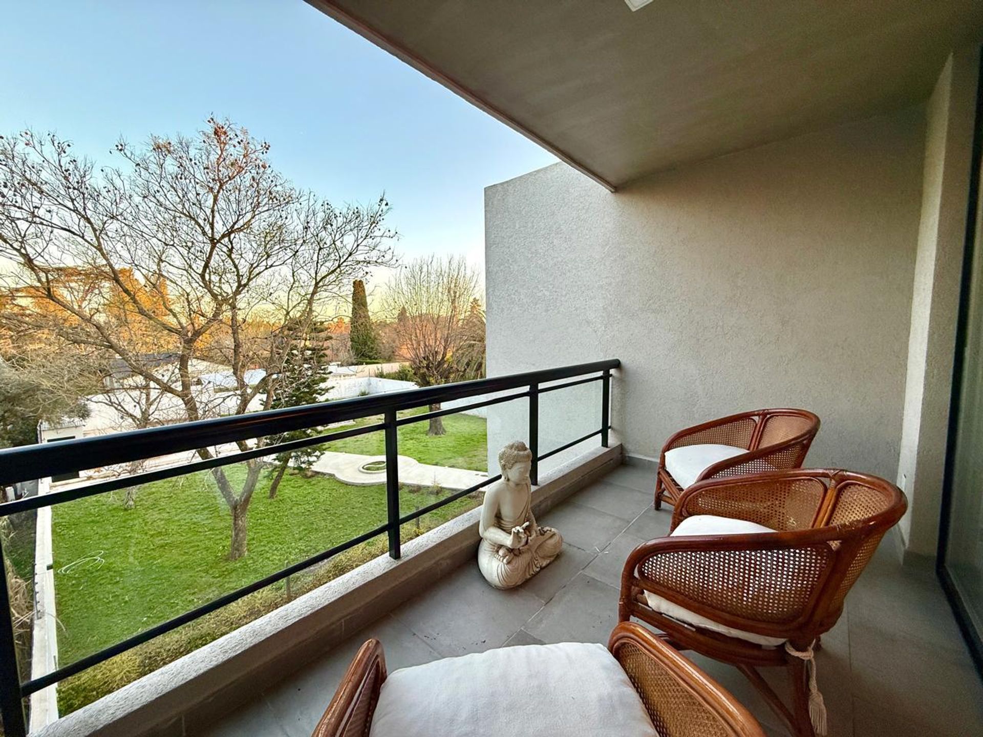 VENTA DEPTO 2 AMB C/BALCÓN -BAUL/COCH - MORENO