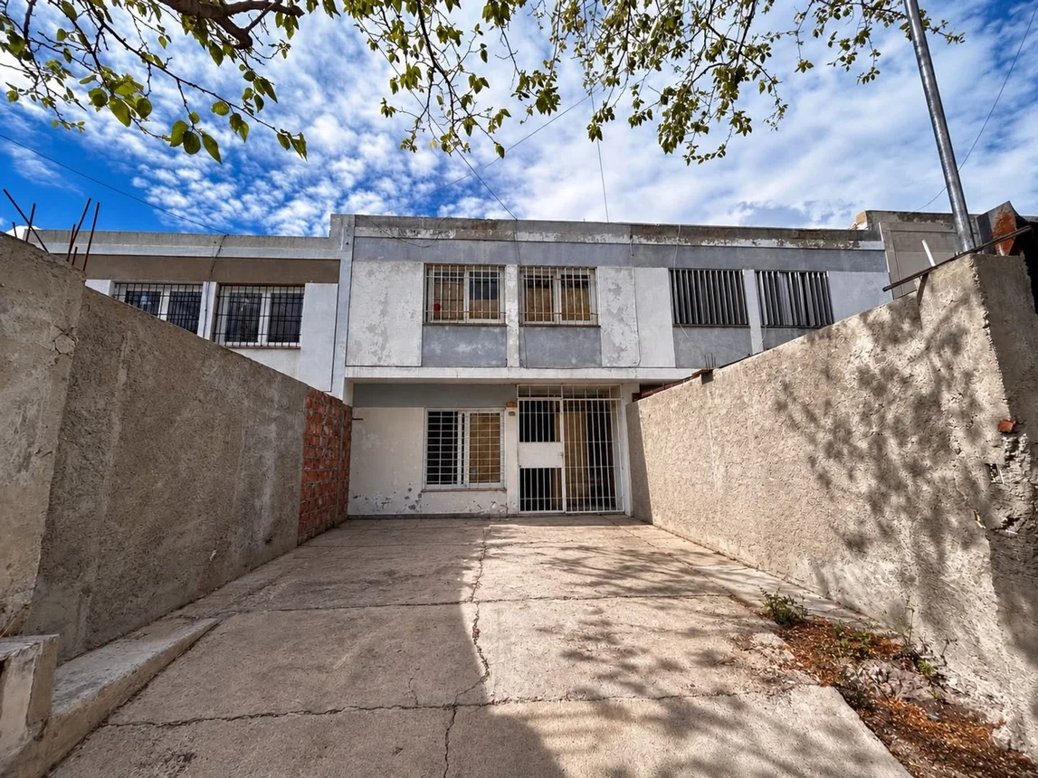 Casa dúplex de 4 ambientes en venta en Godoy Cruz, Quijote de la Mancha 2500