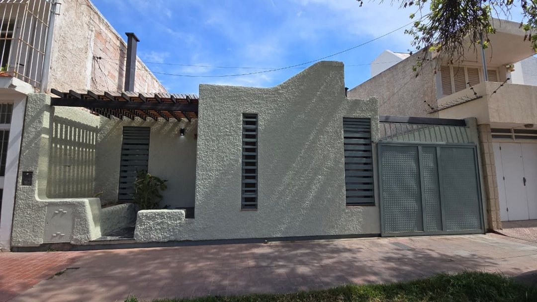 venta casa refaccionada 6ta sección apto comercial