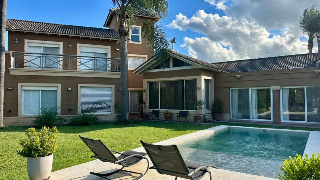 CASA EL PASO | 3 DORM + PILETA + COCHERA DOBLE