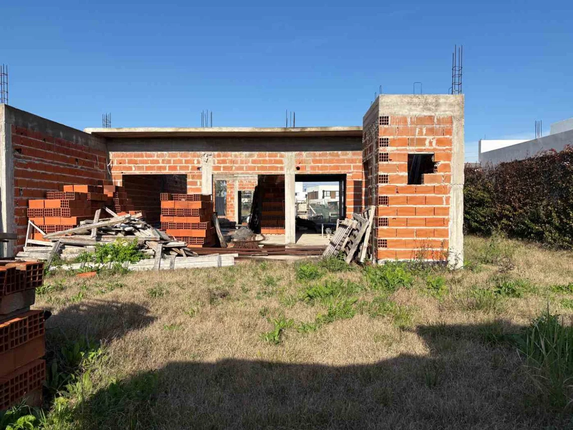 Casa en obra venta city bell materiales incluidos, foto 1