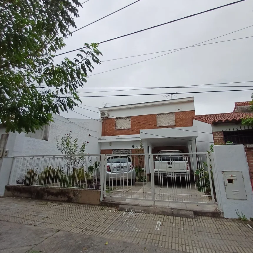 Casa dúplex de 5 ambientes en venta en San Miguel de Tucumán, José Ignacio Thames 100