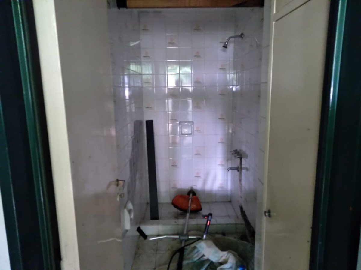 Lote Terreno con cochera quincho baño