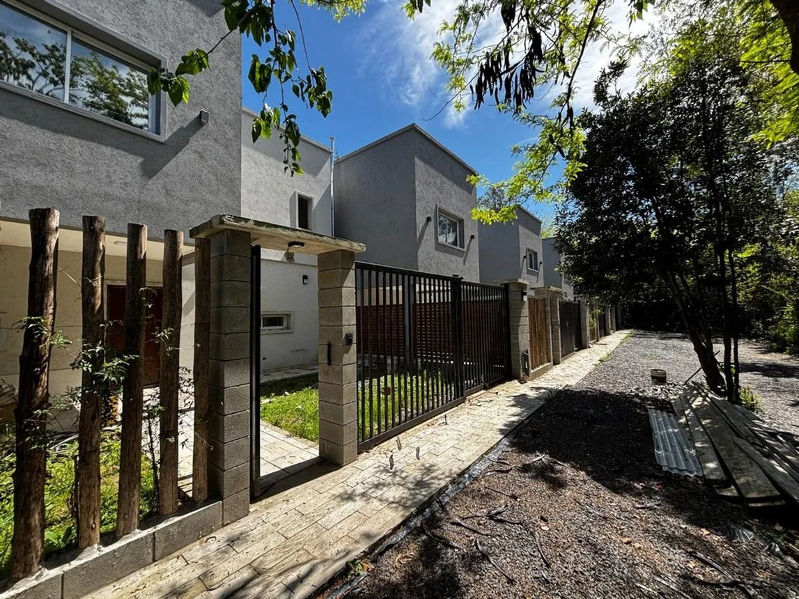 Dúplex de 3 ambientes en venta en City Bell, 21a y 448 2800, foto 3