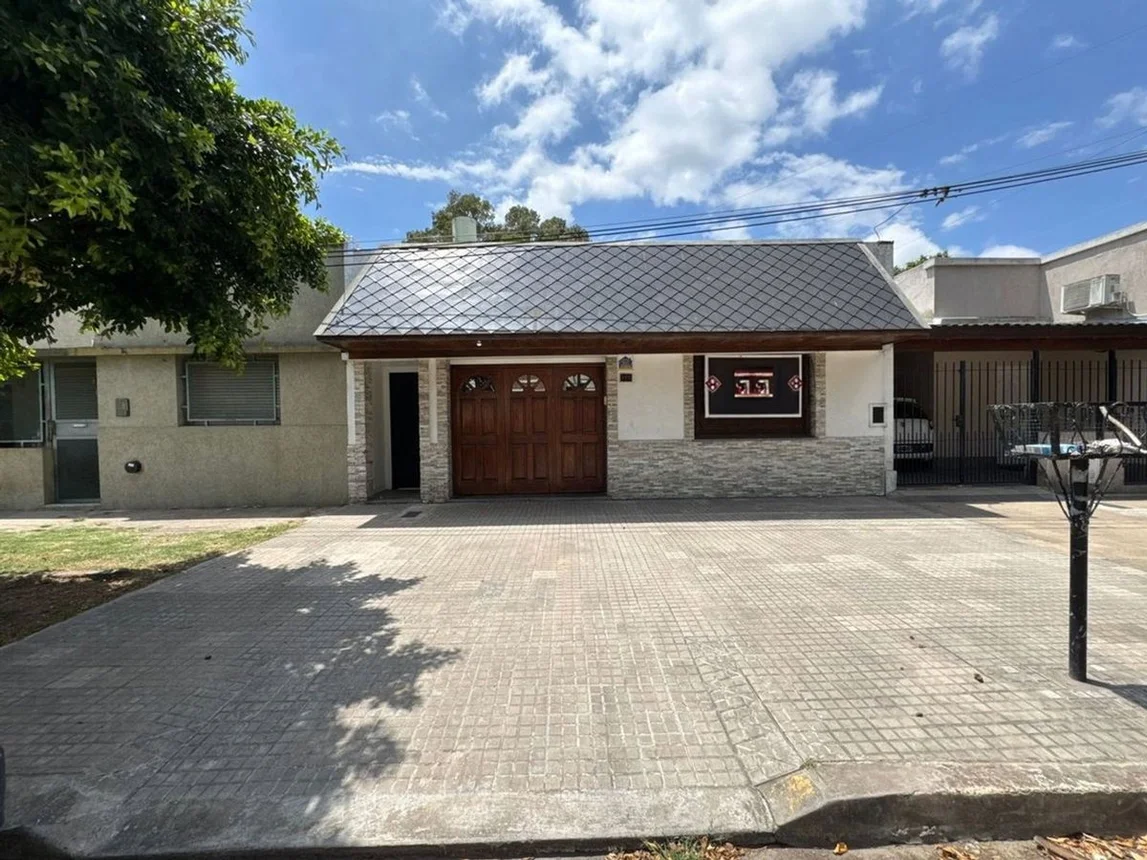 Casa en venta en La Plata, foto 2
