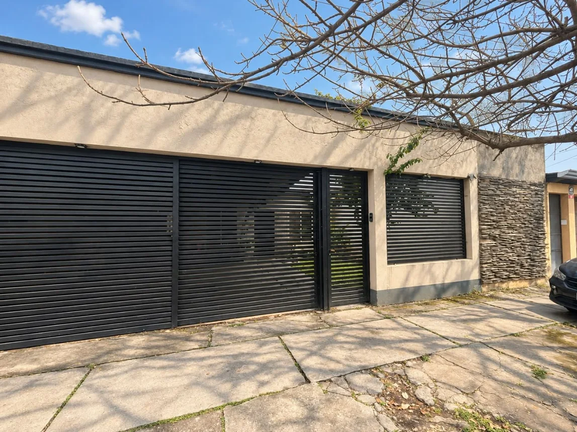 Casa de 5 ambientes en venta en San Miguel de Tucumán, Esteban Echeverría 1800