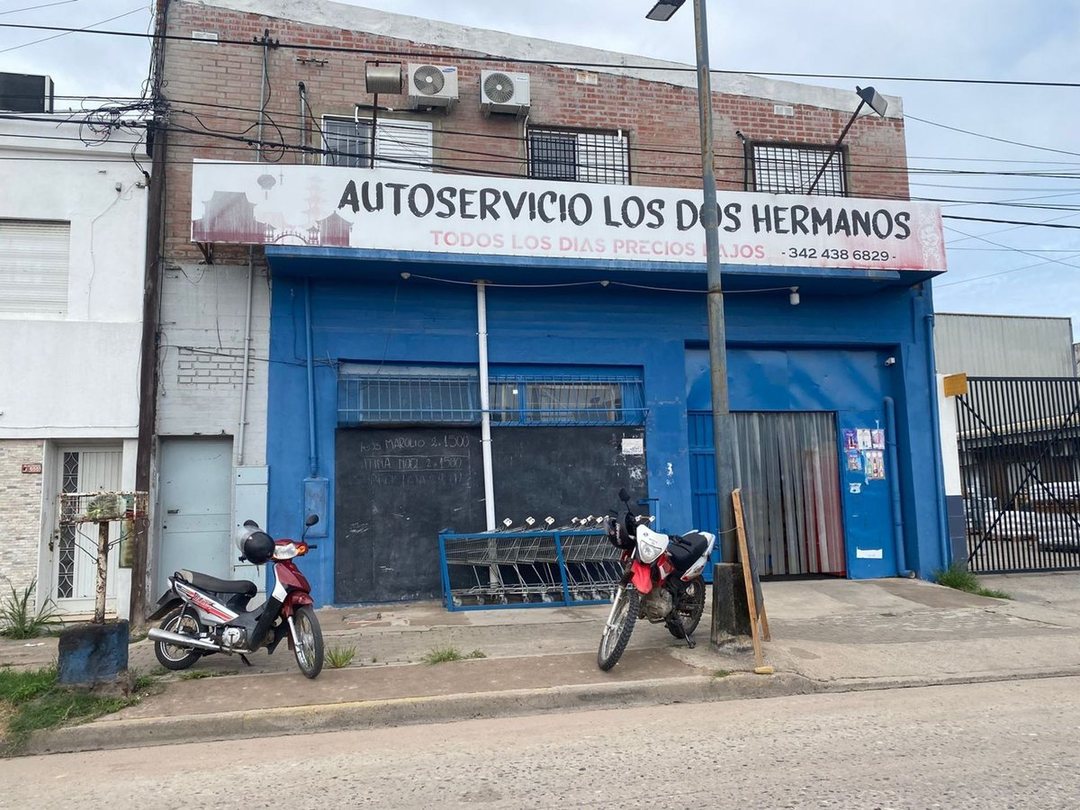 VENTA DE LOCAL MAS 6 DEPTOS SOBRE AV. BLAS PARERA