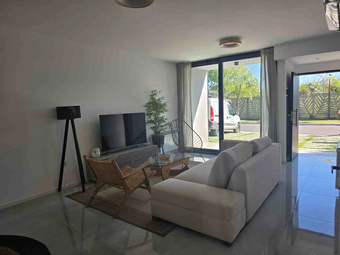 Casa tríplex de 4 ambientes en venta en Rincón de Milberg, Esquiú 400, foto 3