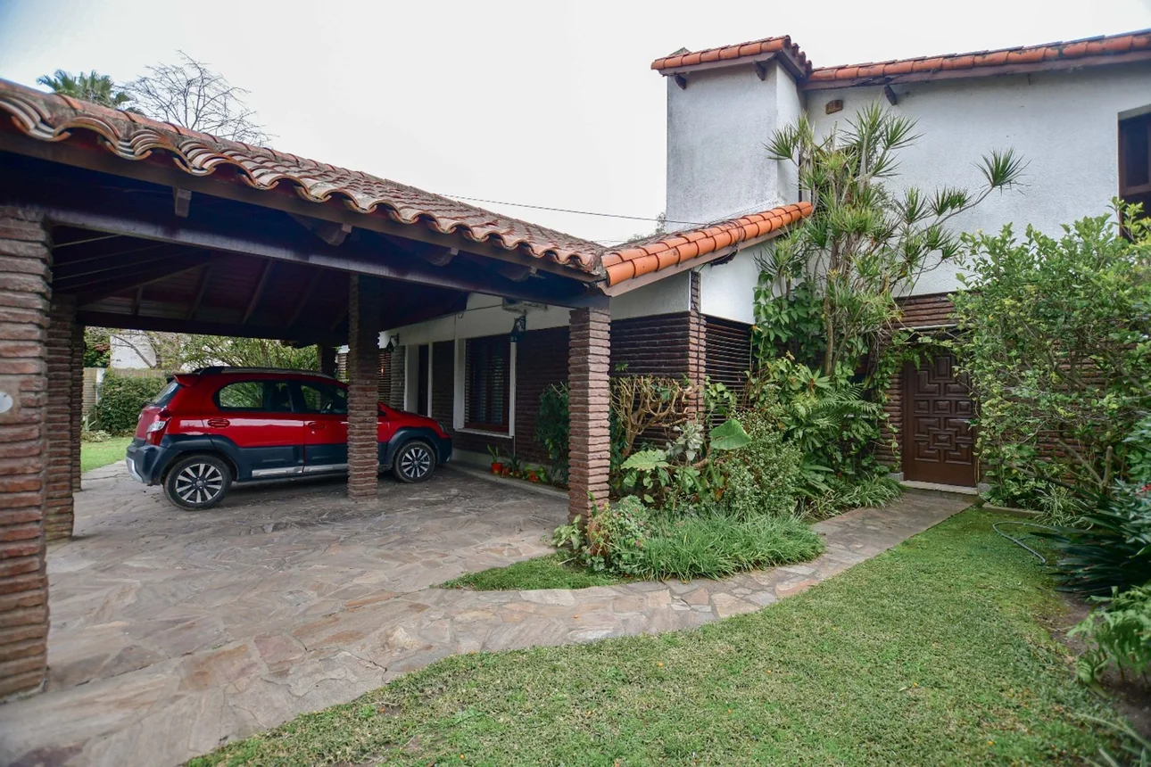 Casa de 4 ambientes en venta en Manuel B. Gonnet, 503 E/ Belgrano y 21 2600, foto 2