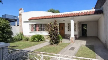 Venta casa  en Arroyo Aguiar con  amplio terreno