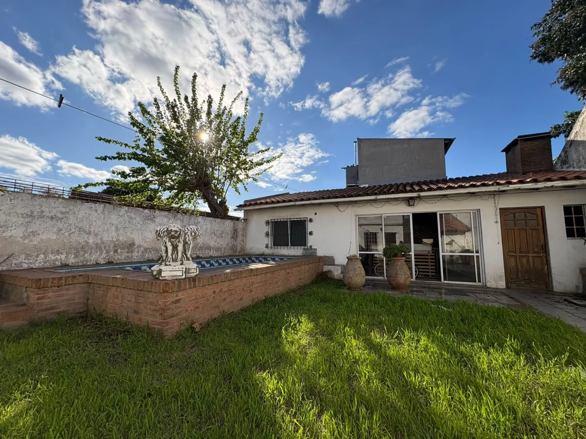 Casa en venta en Quilmes, Triunvirato 2100